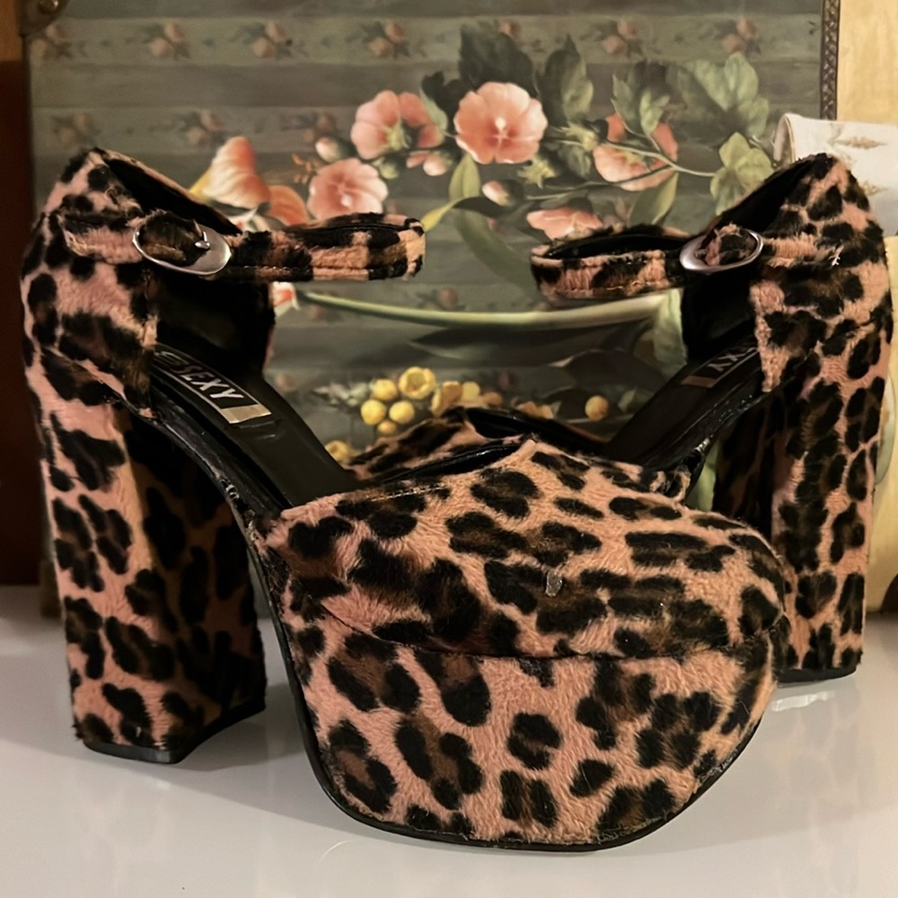 Vintage Too Sexy Cheetah Platforms